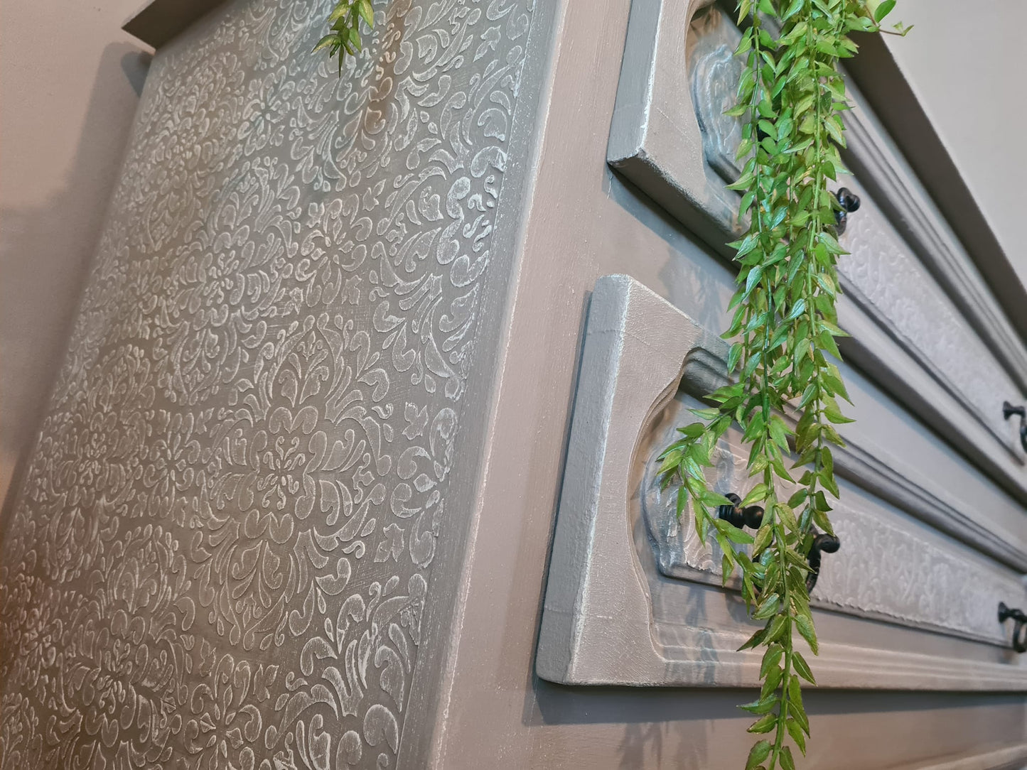 Ladekast met reliëf De Goei Kamer